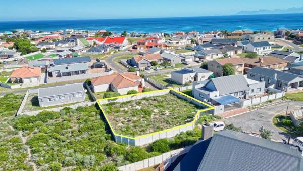 596 m² Land