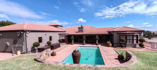 38.2 ha Smallholding