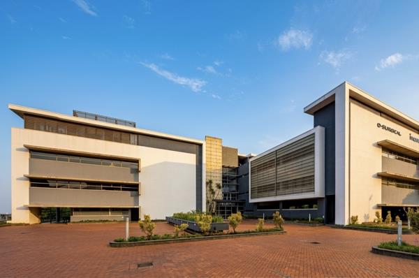 637 m² Commercial space