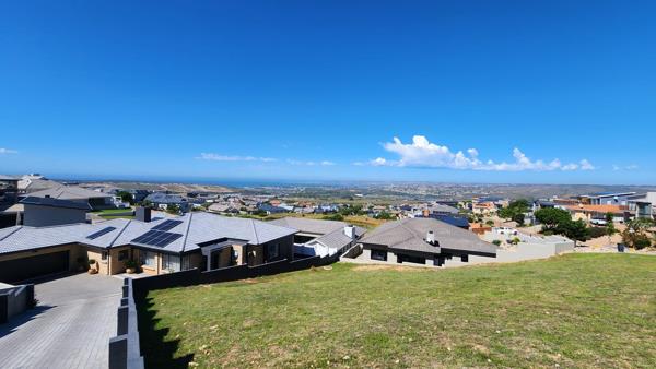 737 m² Land