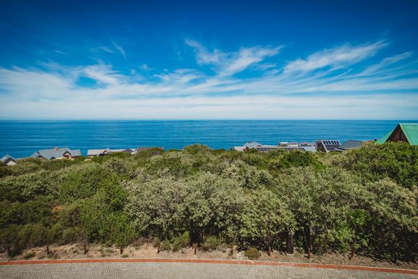 827 m² Land