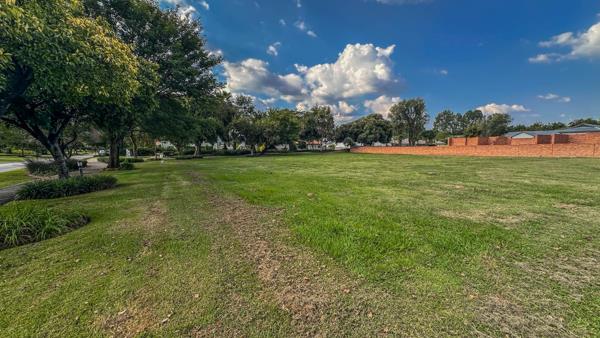 1 870 m² Land