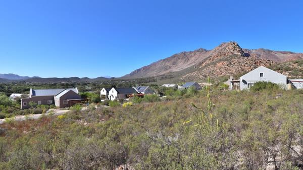 1 353 m² Land