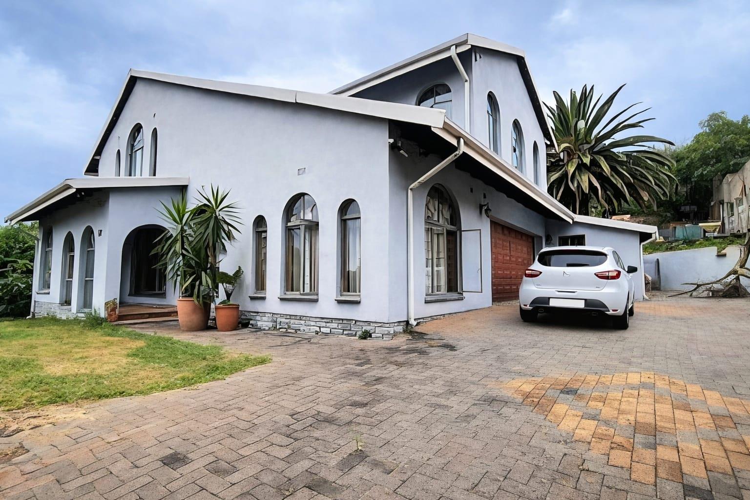 4 Bedroom House in Helderkruin