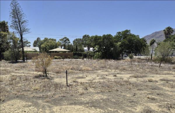 1 079 m² Land