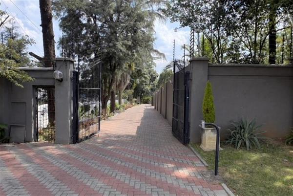 1 850 m² Land