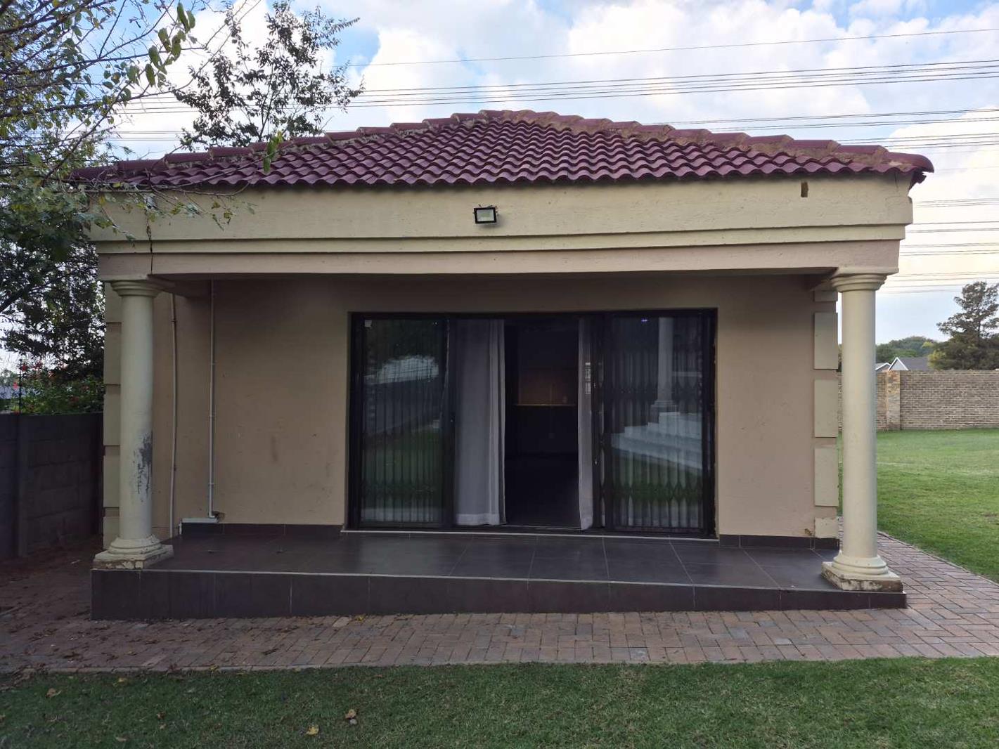 1 Bedroom Garden Cottage in Birch Acres