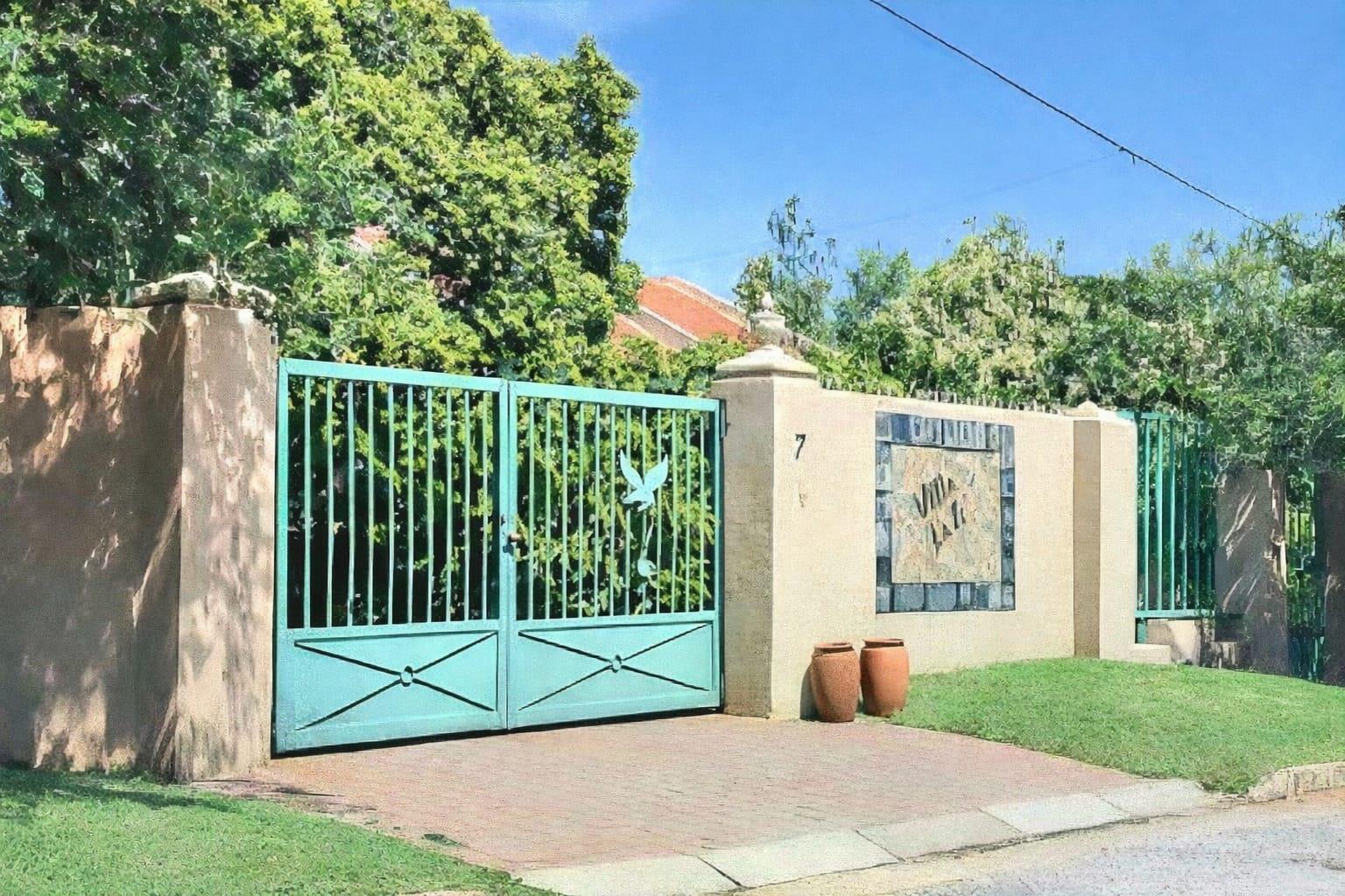 5 Bedroom House in Helderkruin