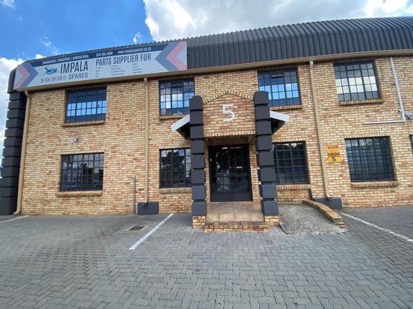 744 m² Industrial space