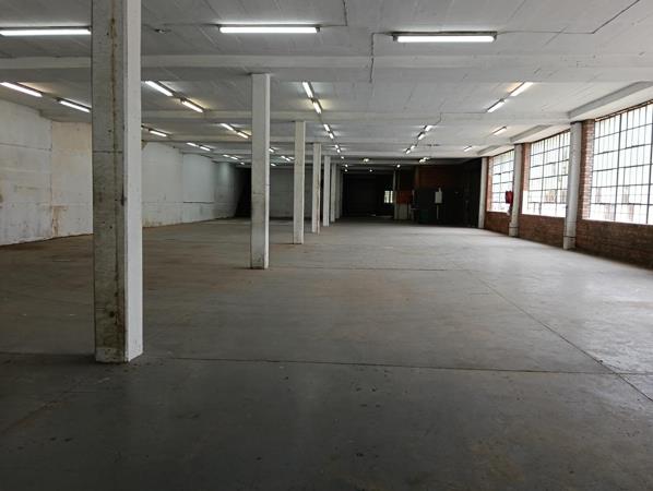 990 m² Industrial space