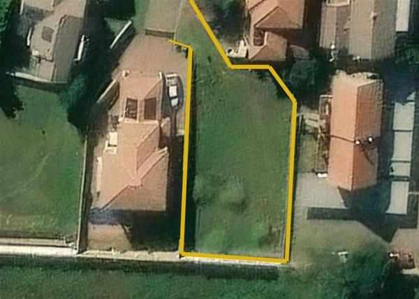 595 m² Land
