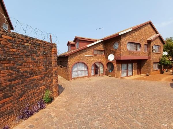 9 Bedroom House