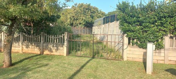923 m² Land