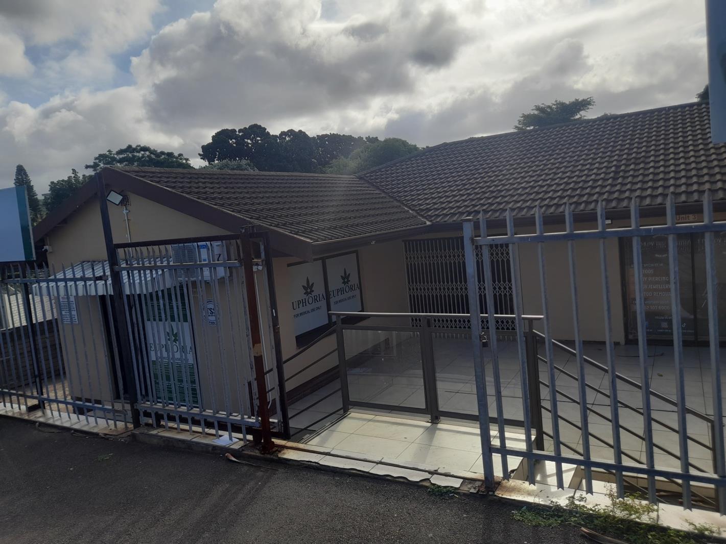 Commercial space for sale in Bluff | T5447245 | Private Property