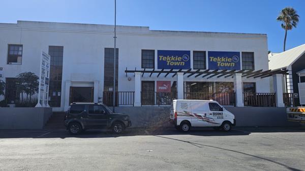 974 m² Commercial space