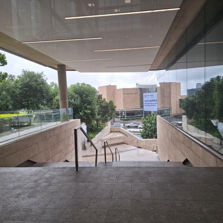582 m² Commercial space