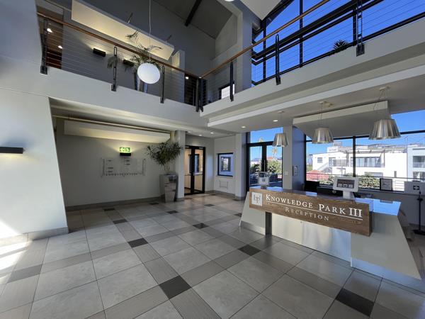 877 m² Commercial space