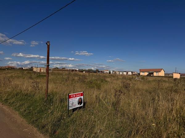 2 733 m² Land