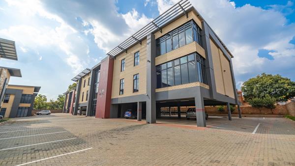 1 371 m² Office Space