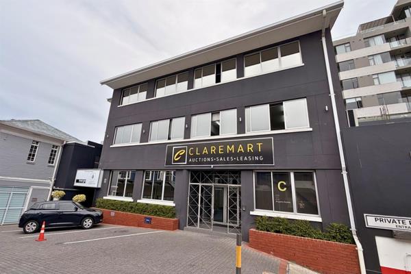 670 m² Office Space