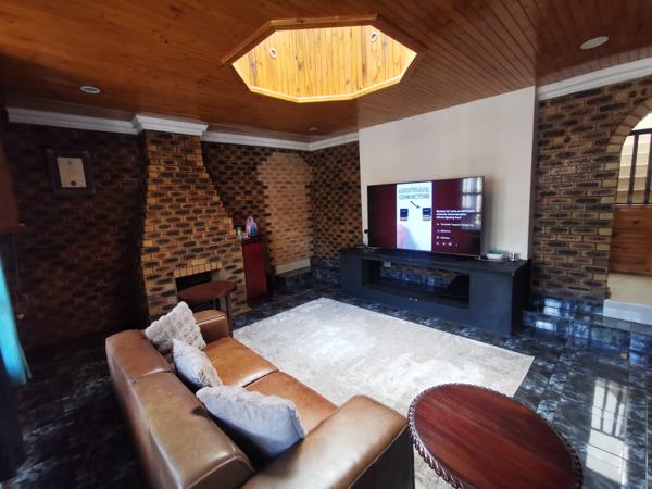 5 Bedroom HouseNaturena - View 4