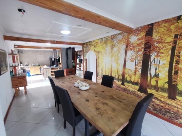 5 Bedroom HouseNaturena - More