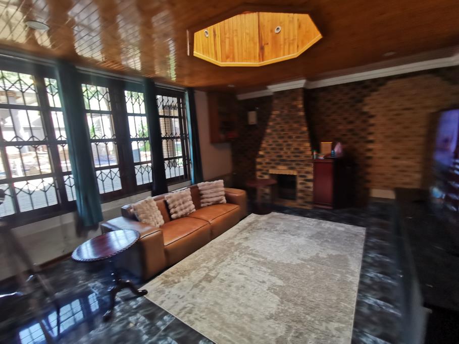 5 Bedroom HouseNaturena - View 2