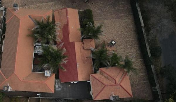 1 100 m² Commercial space