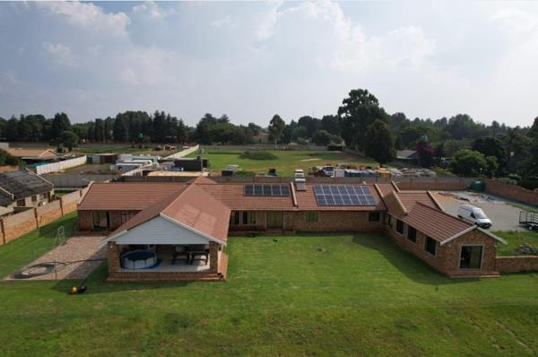 8 565 m² Smallholding