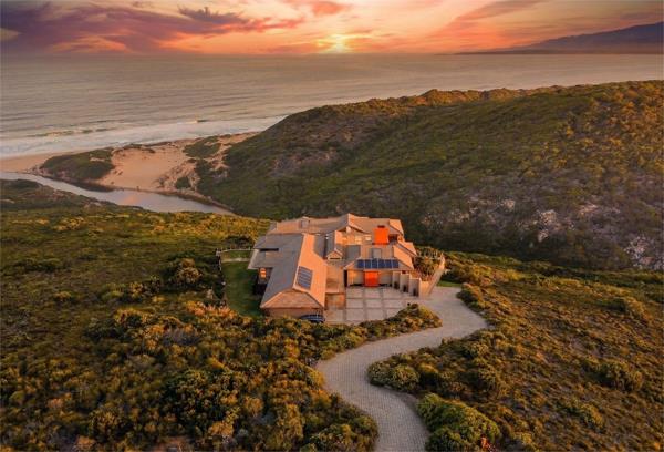 6 Bedroom House