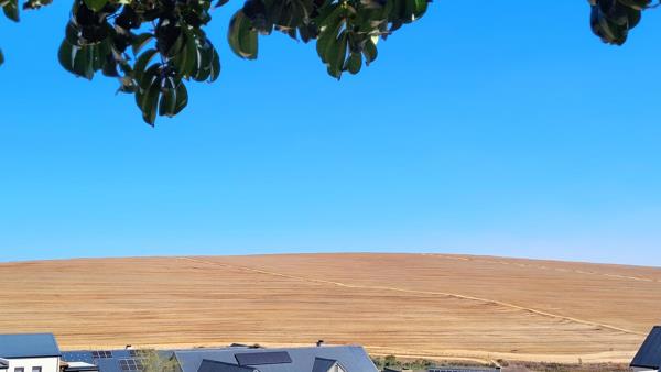 700 m² Land