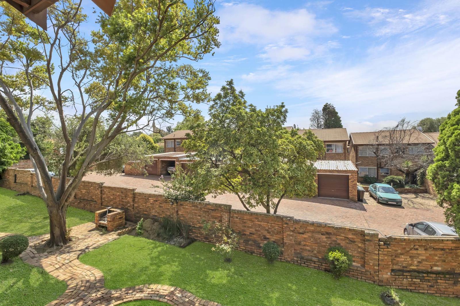 2 Bedroom Apartment for sale in Buccleuch | T5449833 | Private Property