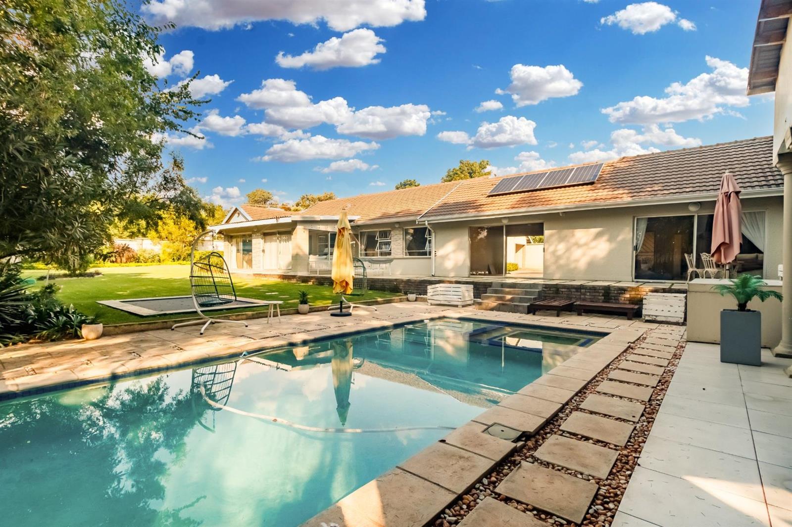 4 Bedroom House in Beverley Gardens