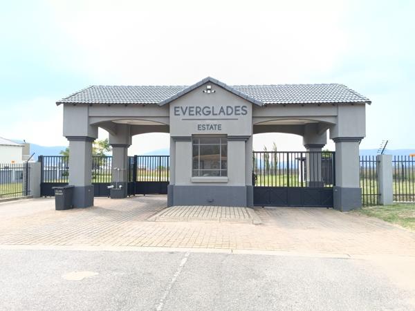 700 m² Land