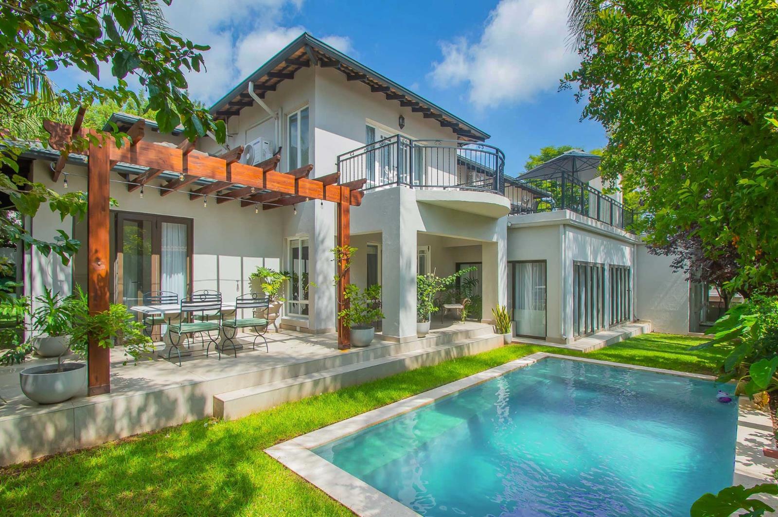 4 Bedroom House in Eagle Canyon Golf Estate