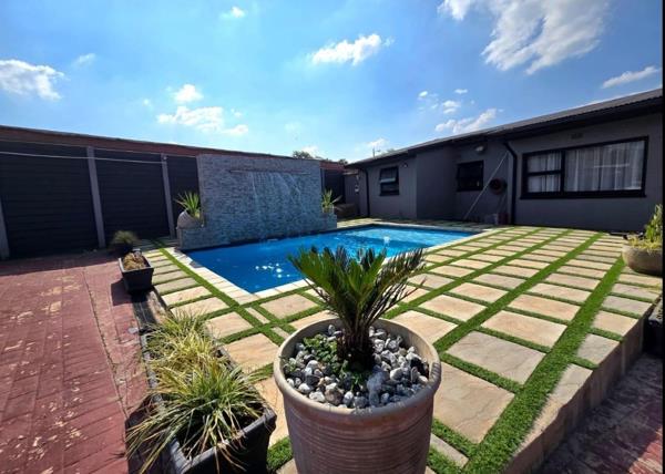 5 Bedroom House
