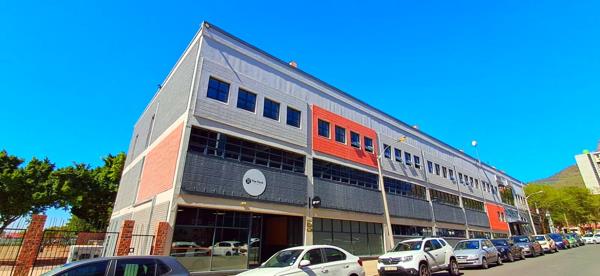 696 m² Commercial space