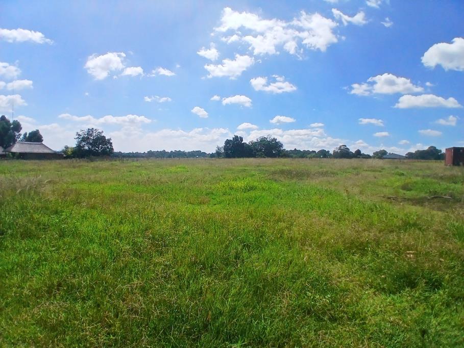 8 742 m² Land