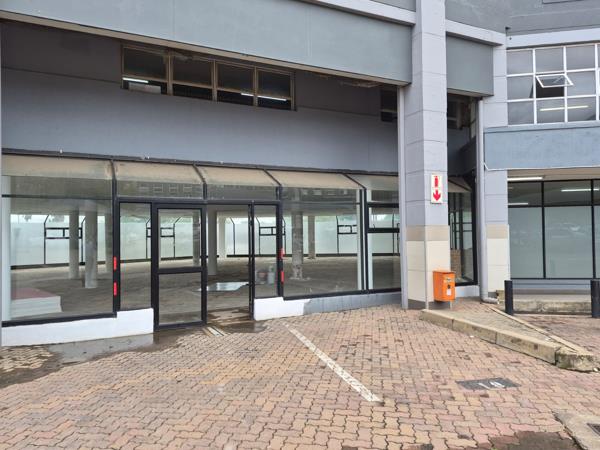 1 033 m² Commercial space
