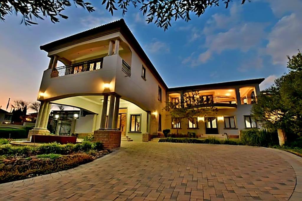 5 Bedroom House