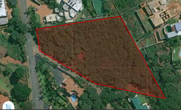 4 767 m² Land