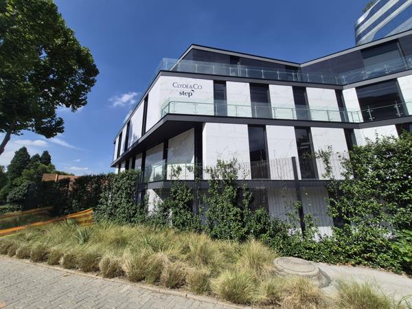 734 m² Commercial space