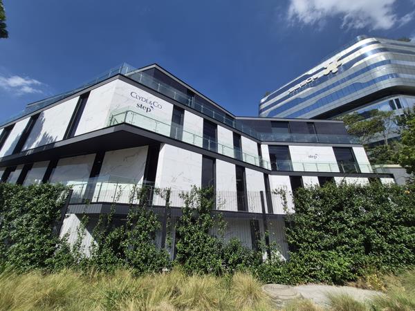 1 600 m² Commercial space