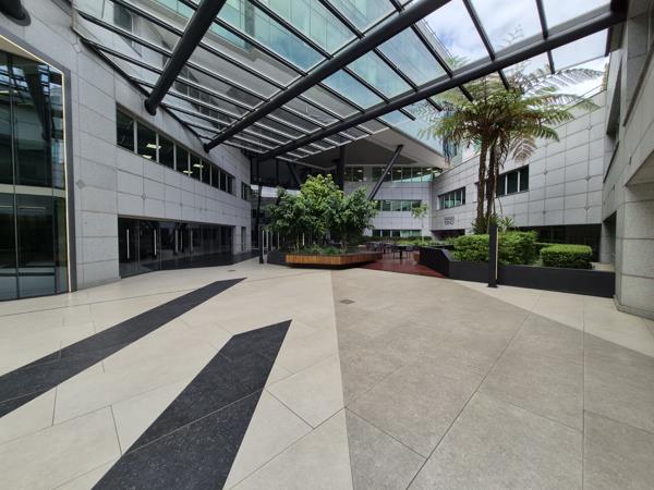 736 m² Commercial space