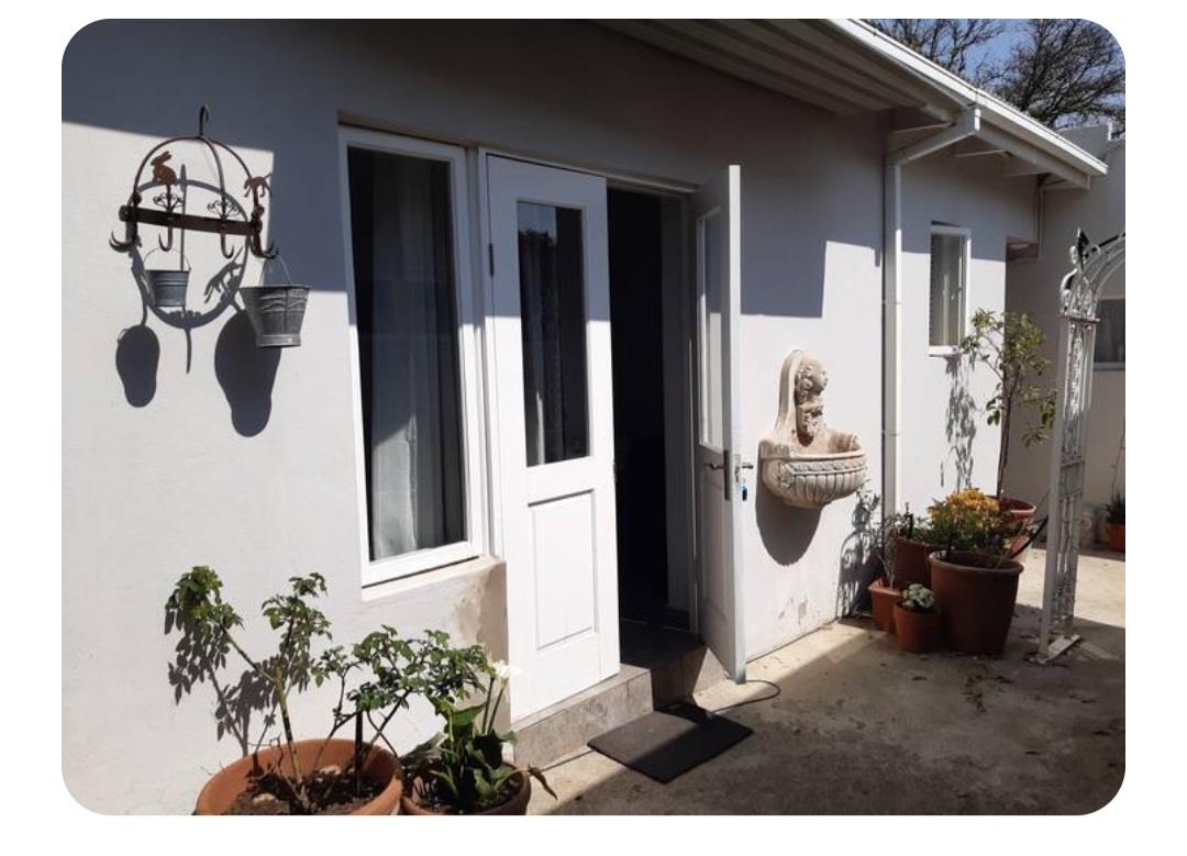 1 Bedroom Garden Cottage in Craighall Park