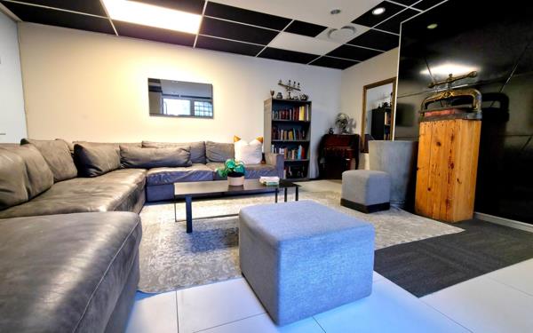 597 m² Office Space
