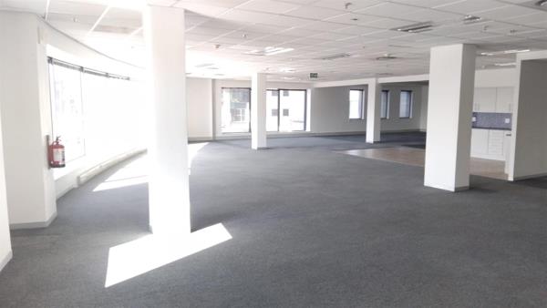 586 m² Office Space