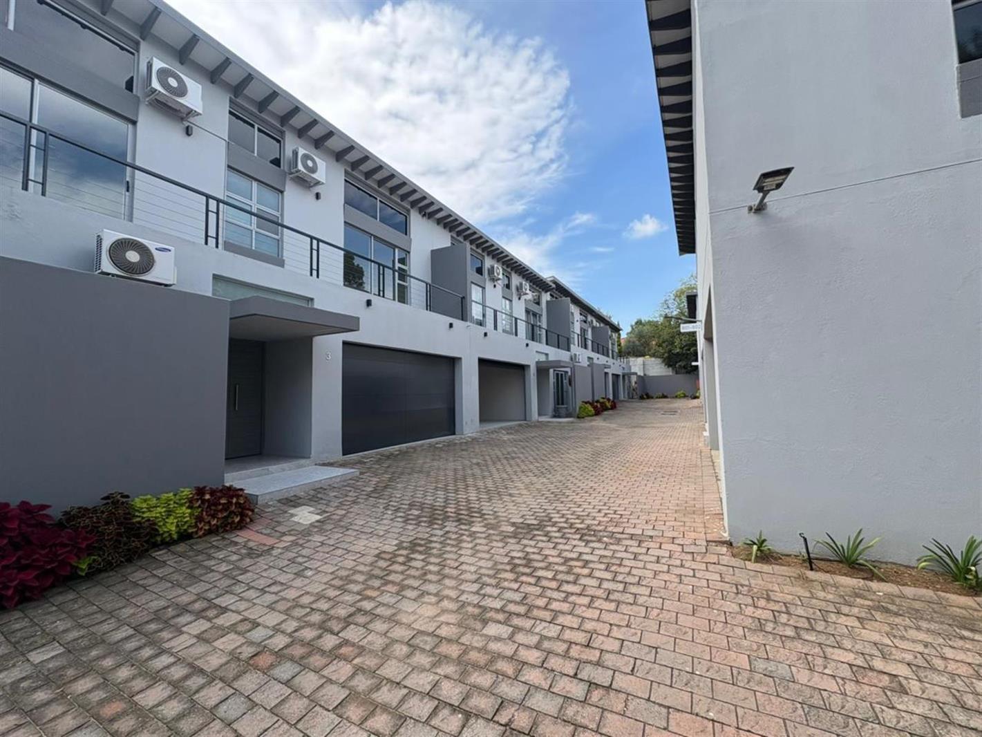 4 Bedroom Cluster in Hyde Park