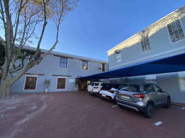 884 m² Office Space