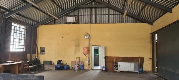496 m² Industrial space